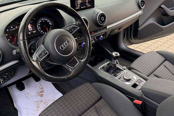 Grå Audi A3 fra 2015