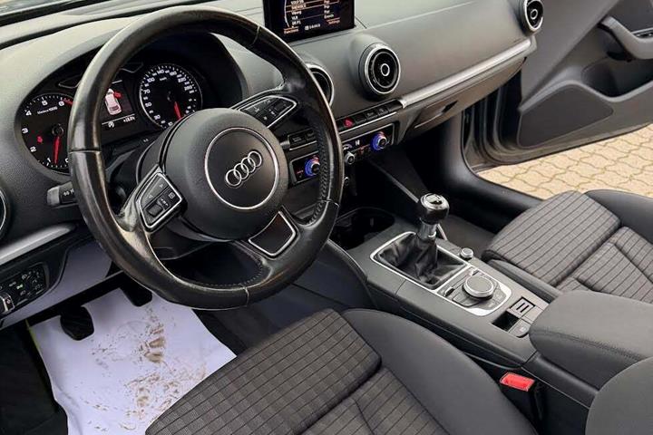 Grå Audi A3 fra 2015