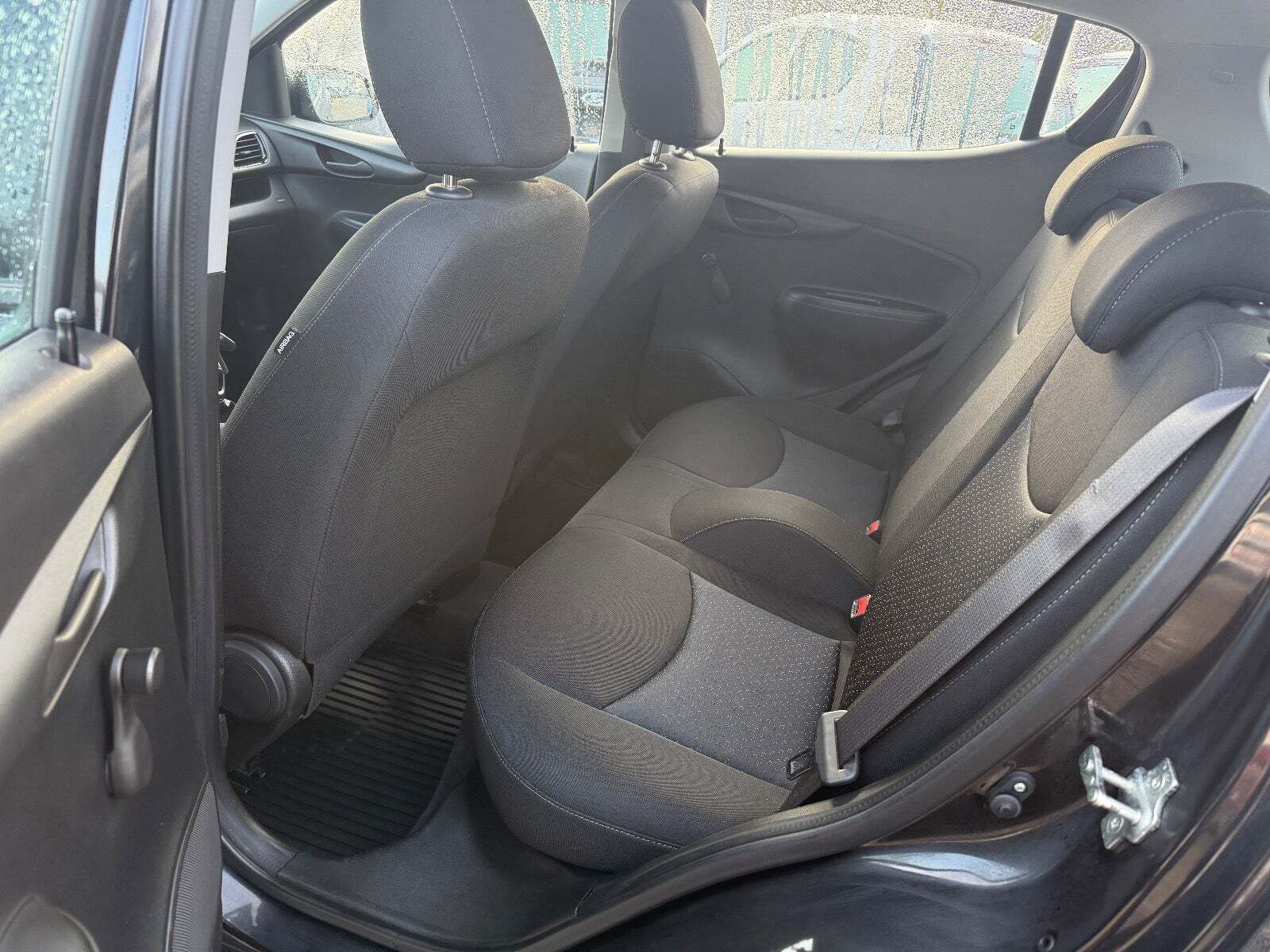 Sort Opel Karl fra 2016
