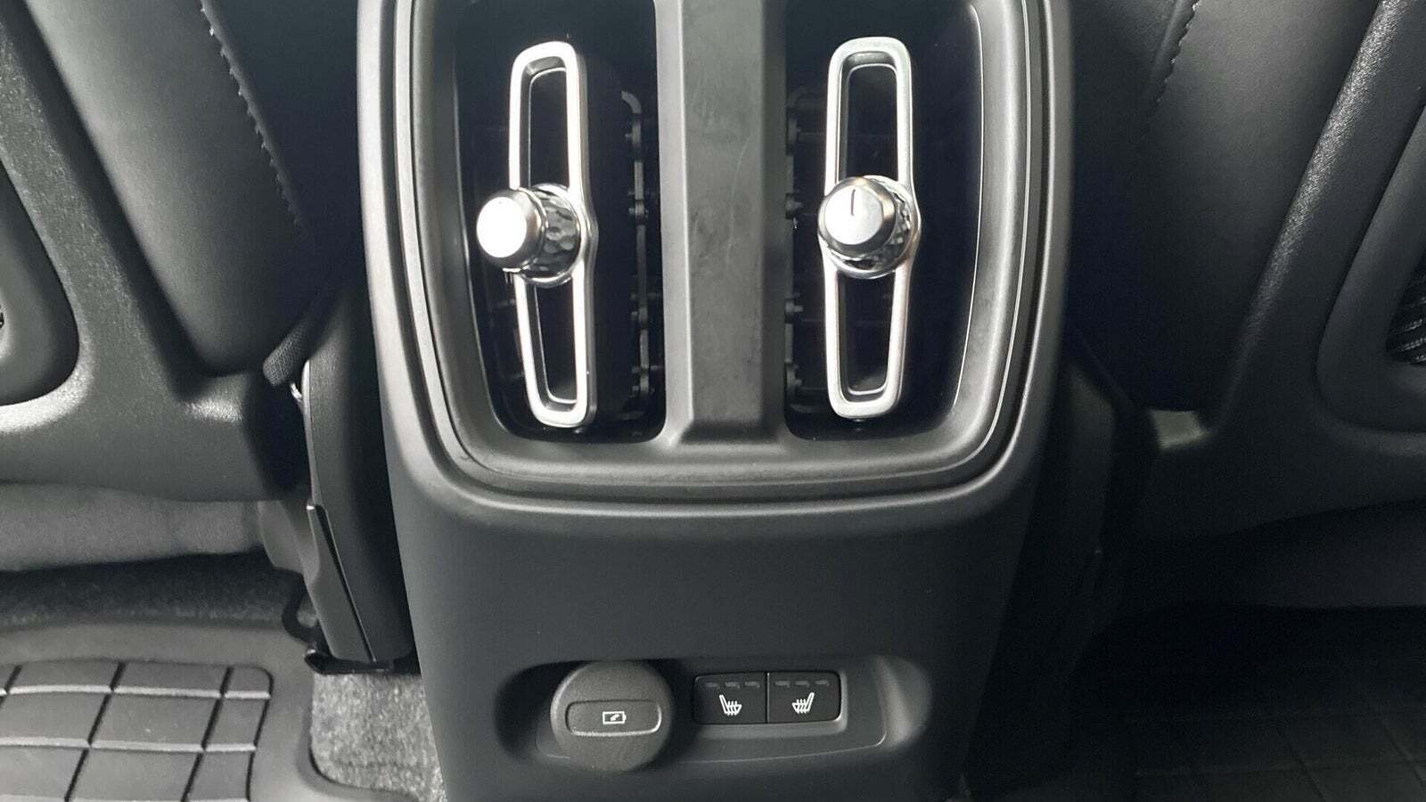 Hvid Volvo C40 fra 2024