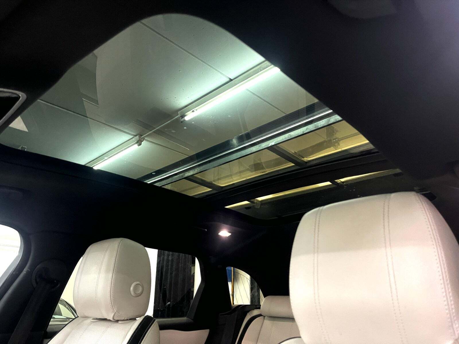 Grå Land Rover Range Rover Velar fra 2017