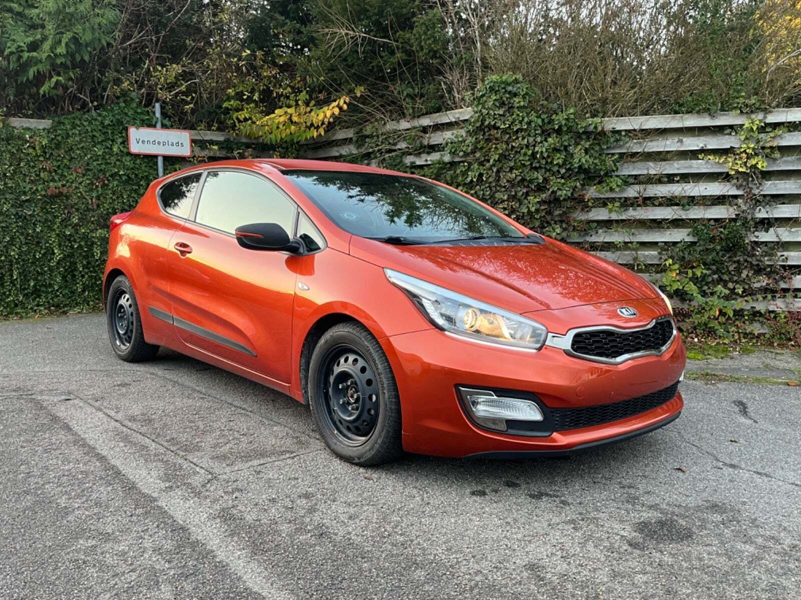 Orange Kia ProCeed fra 2014