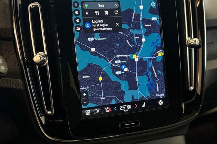 Grå Volvo EX40 fra 2025