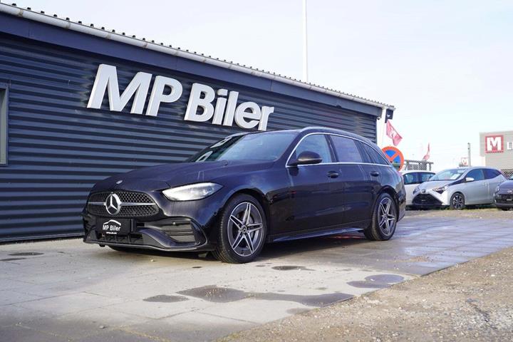 Sort Mercedes C220 d fra 2023 set udefra