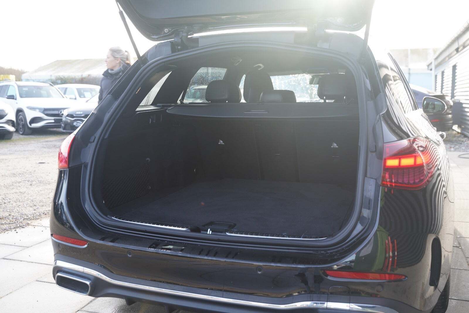 Sort Mercedes C220 d fra 2023