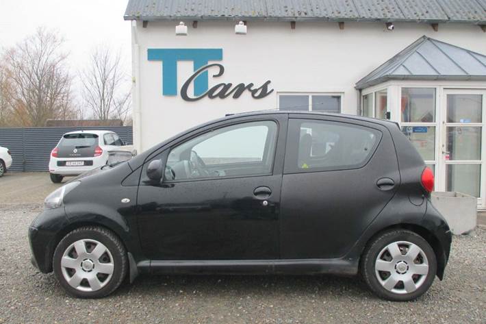 Sort Toyota Aygo fra 2008