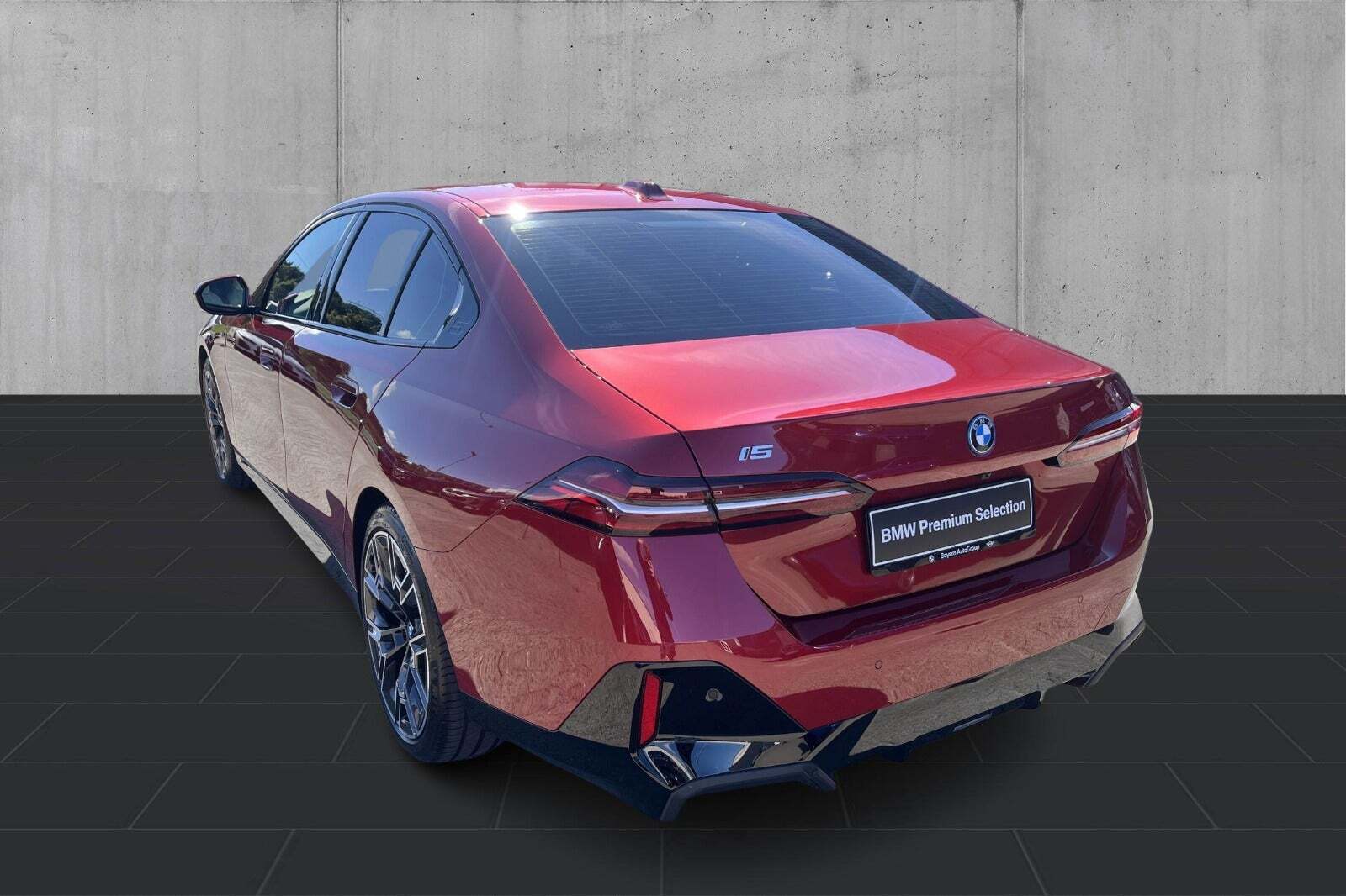 Grå BMW i5 fra 2024