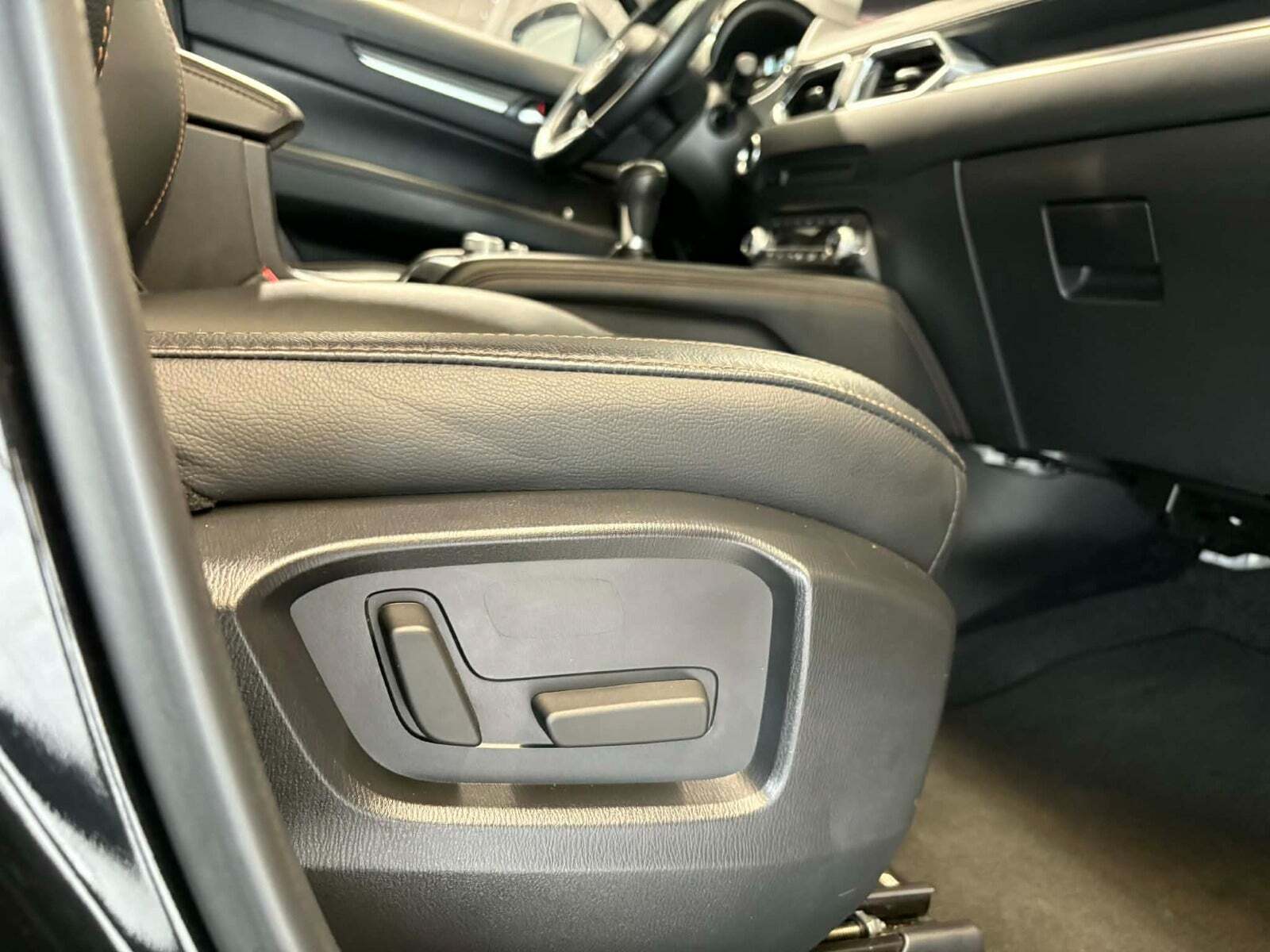 Sort Mazda CX-5 fra 2021 set indefra