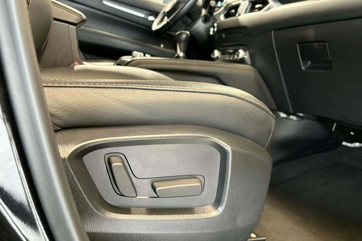 Sort Mazda CX-5 fra 2021 set indefra