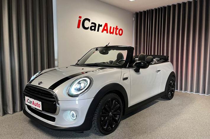 Sølv Mini Cooper fra 2019 set udefra