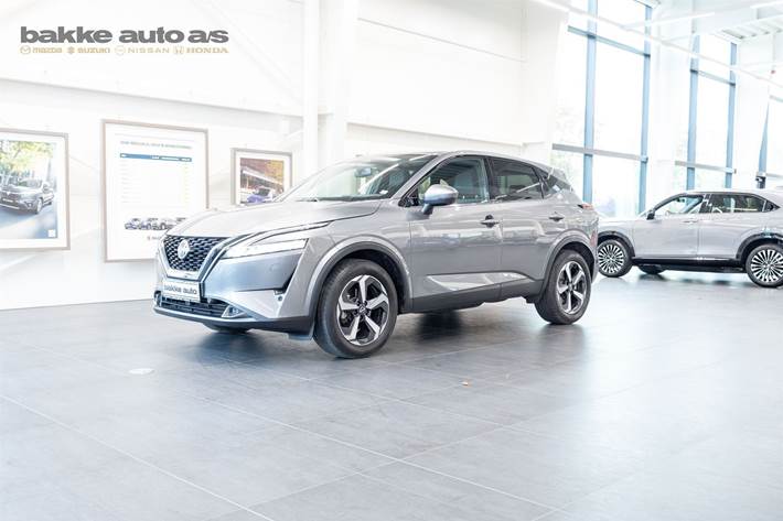 Sort Nissan Qashqai fra 2023 set udefra