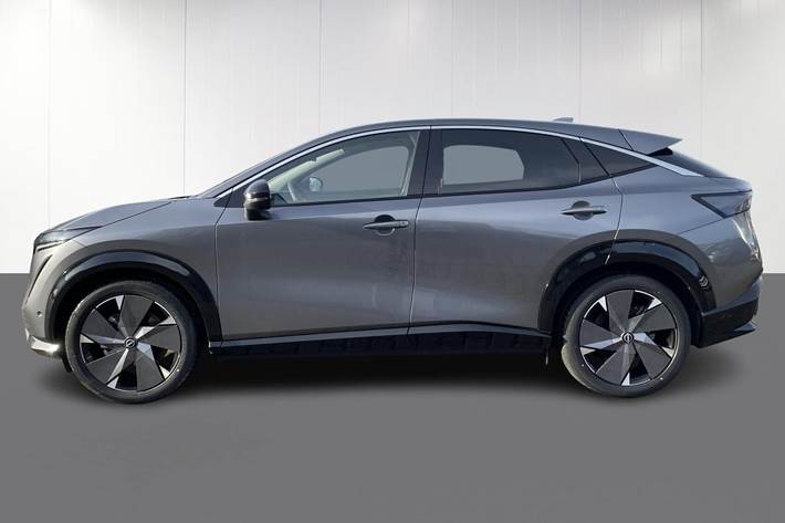 Grå Nissan Ariya fra 2025