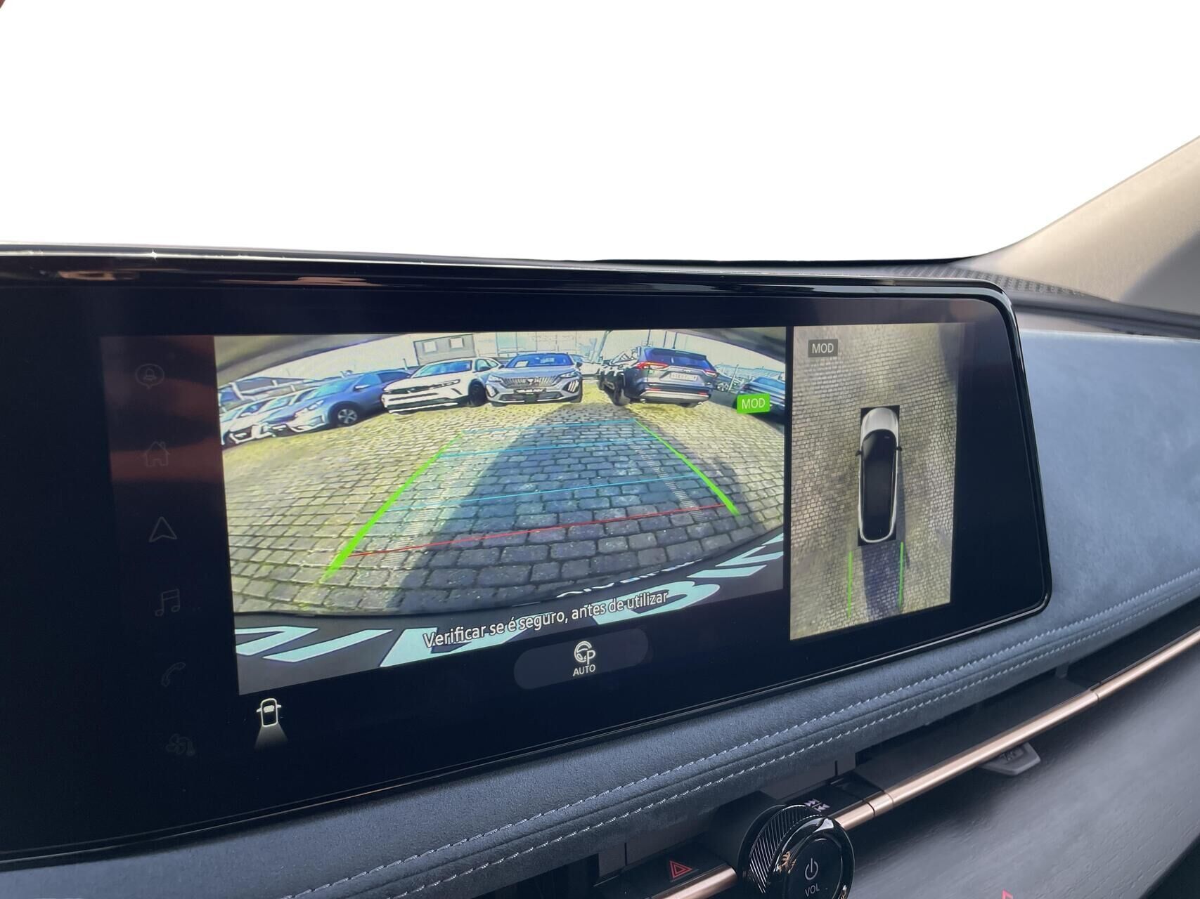 Grå Nissan Ariya fra 2025