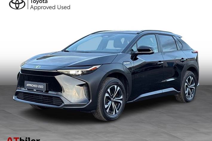 Sort Toyota BZ4X fra 2023 set udefra