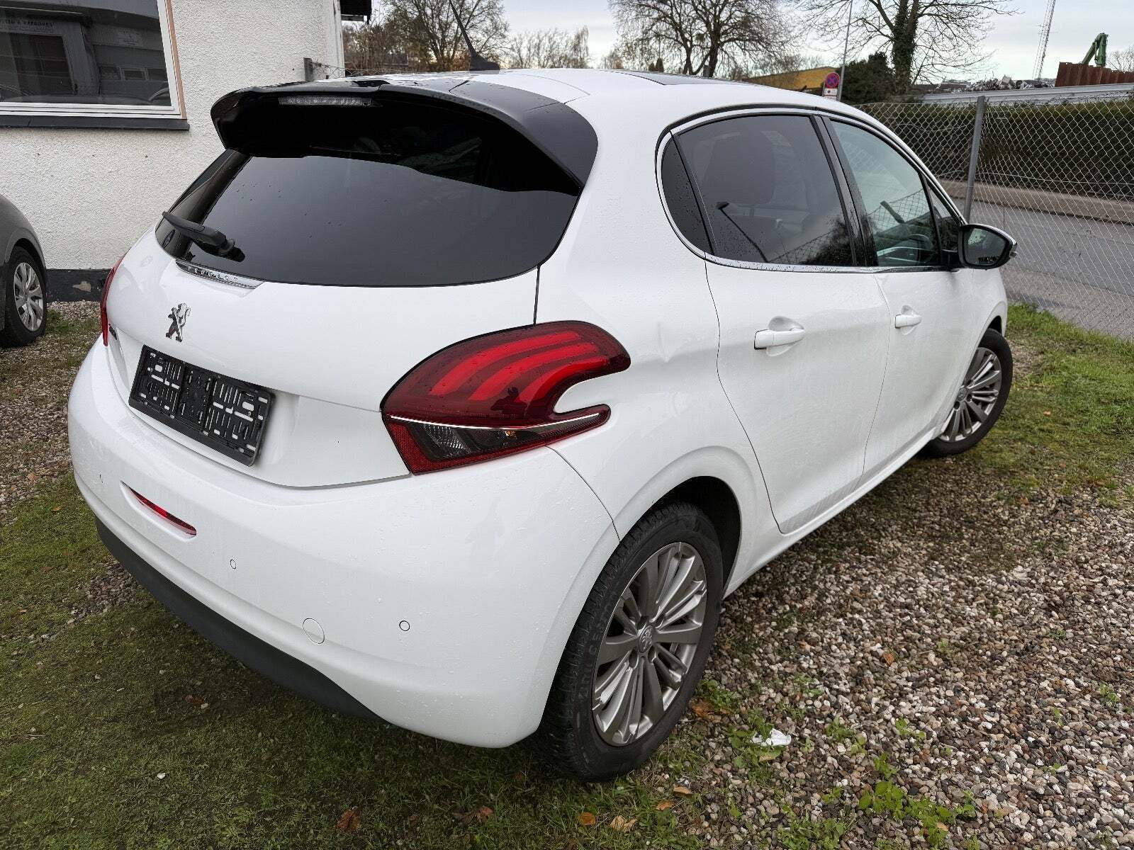 Peugeot 208 1,5 BlueHDi 100 Allure Sky