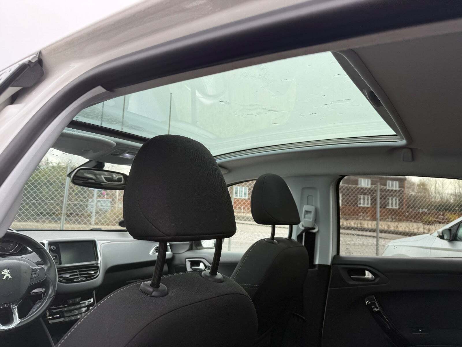 Hvid Peugeot 208 fra 2019