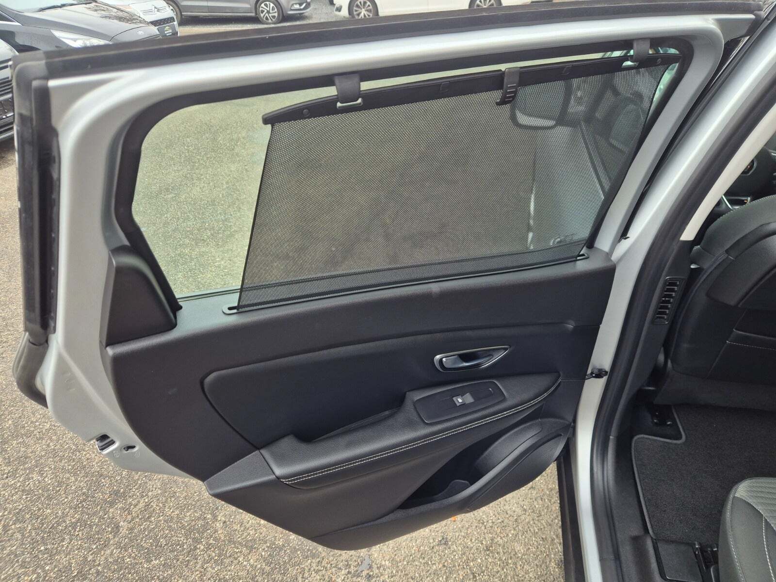 Sølv Renault Grand Scenic IV fra 2017