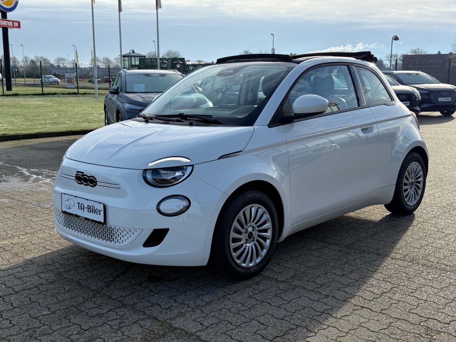 Fiat 500e 42 Icon Cabrio