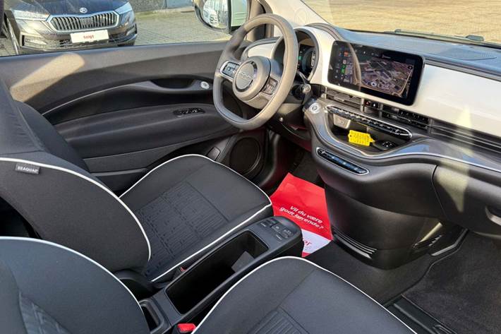 Hvid Fiat 500e fra 2023