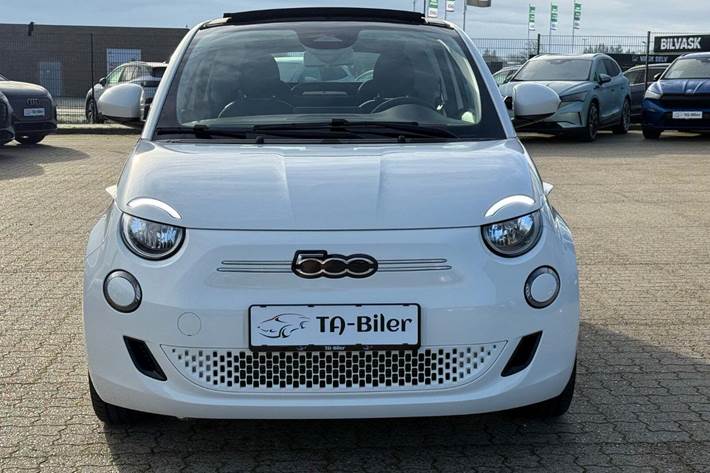 Hvid Fiat 500e fra 2023