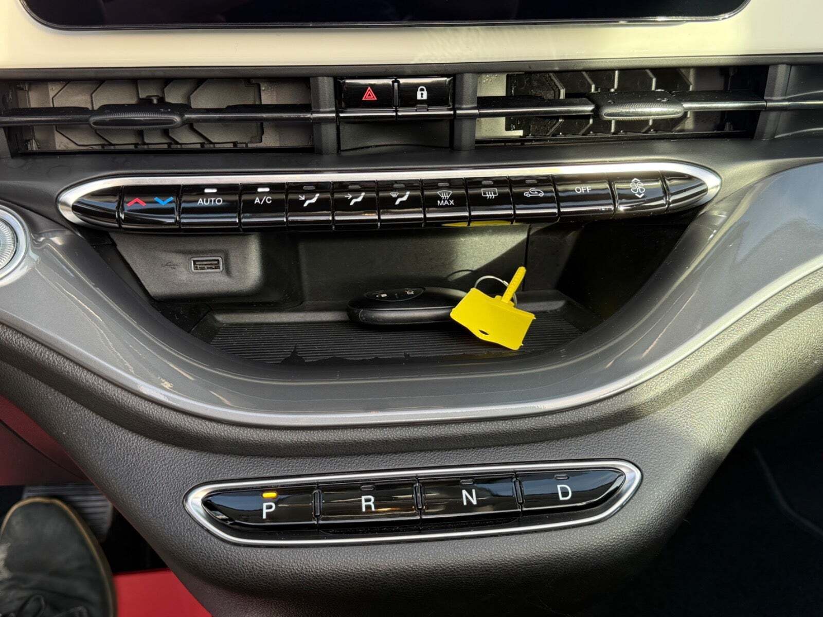 Hvid Fiat 500e fra 2023