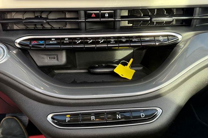 Hvid Fiat 500e fra 2023