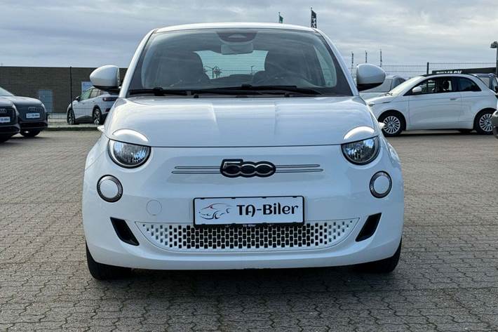 Hvid Fiat 500e fra 2022