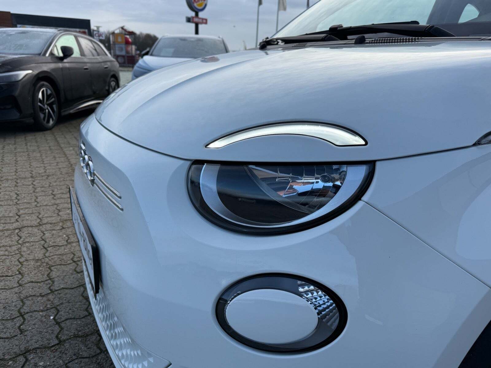 Hvid Fiat 500e fra 2022