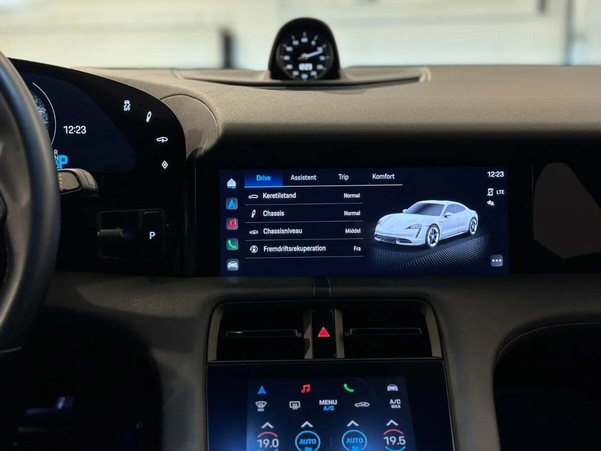 Sølv Porsche Taycan 4S fra 2021