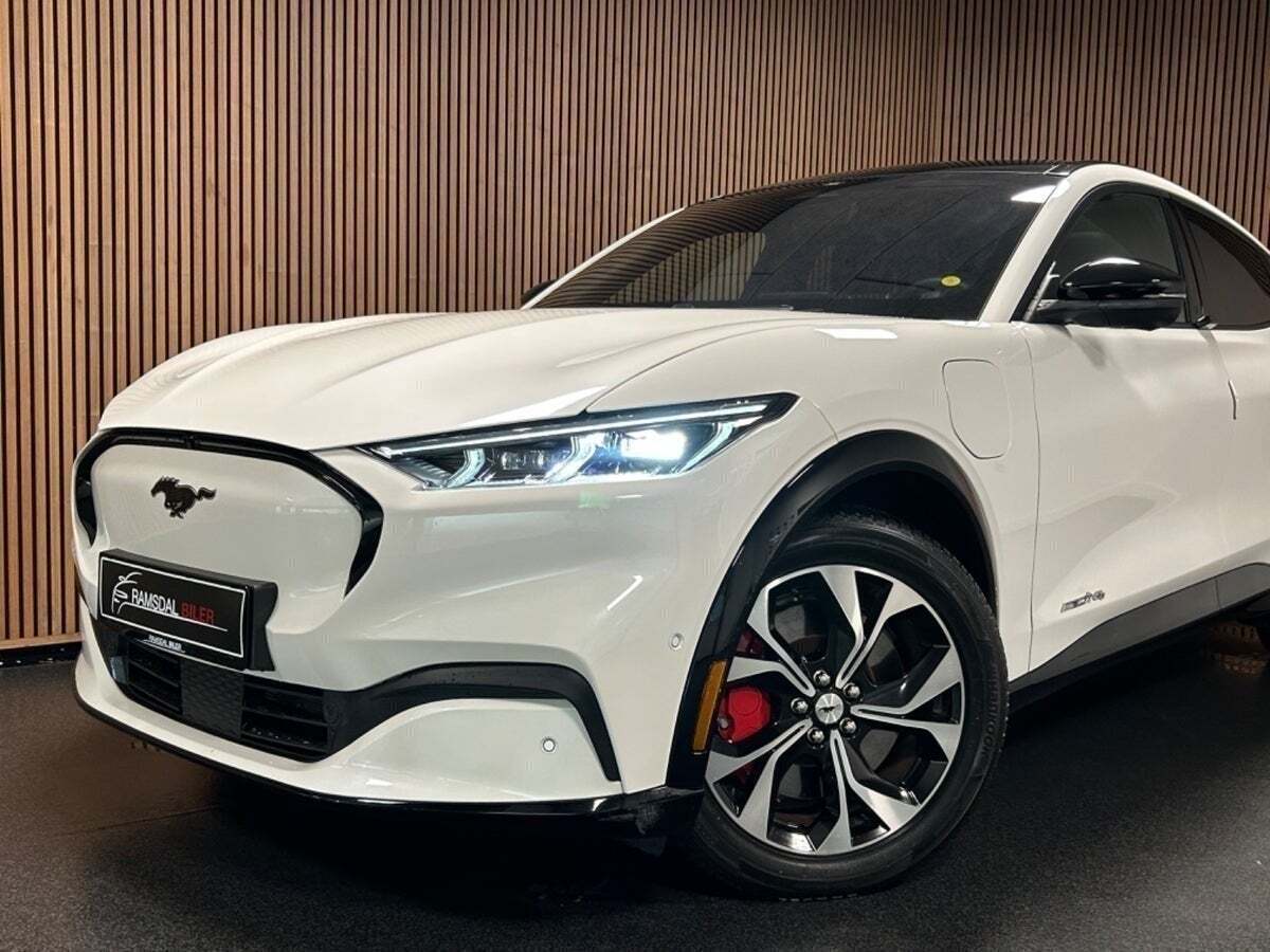 Ford Mustang Mach-E 75 Premium Standard Range AWD