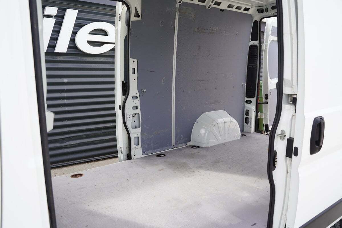 Hvid Peugeot Boxer 335 fra 2019