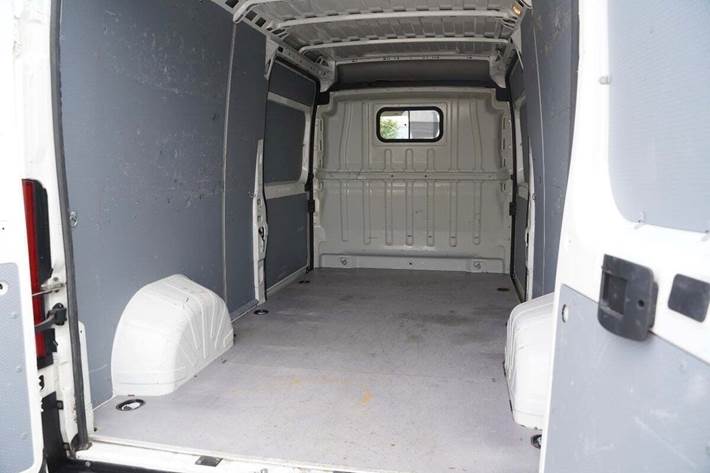 Hvid Peugeot Boxer 335 fra 2019