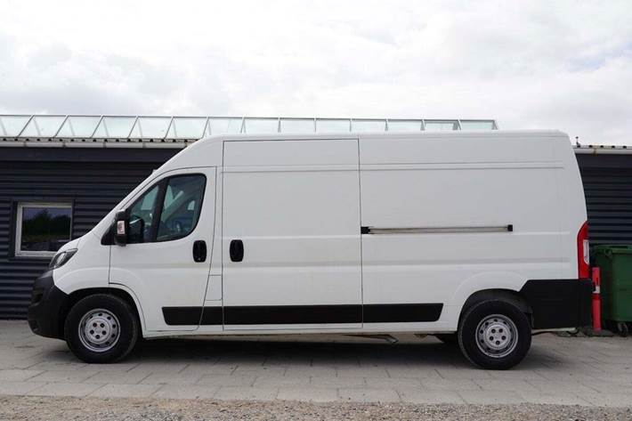 Hvid Peugeot Boxer 335 fra 2019