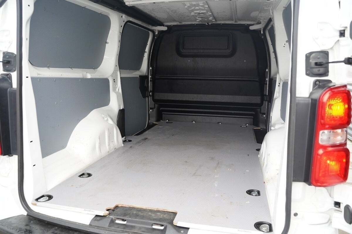 Hvid Peugeot Expert fra 2021