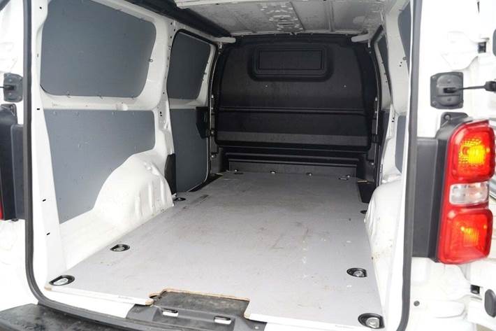 Hvid Peugeot Expert fra 2021