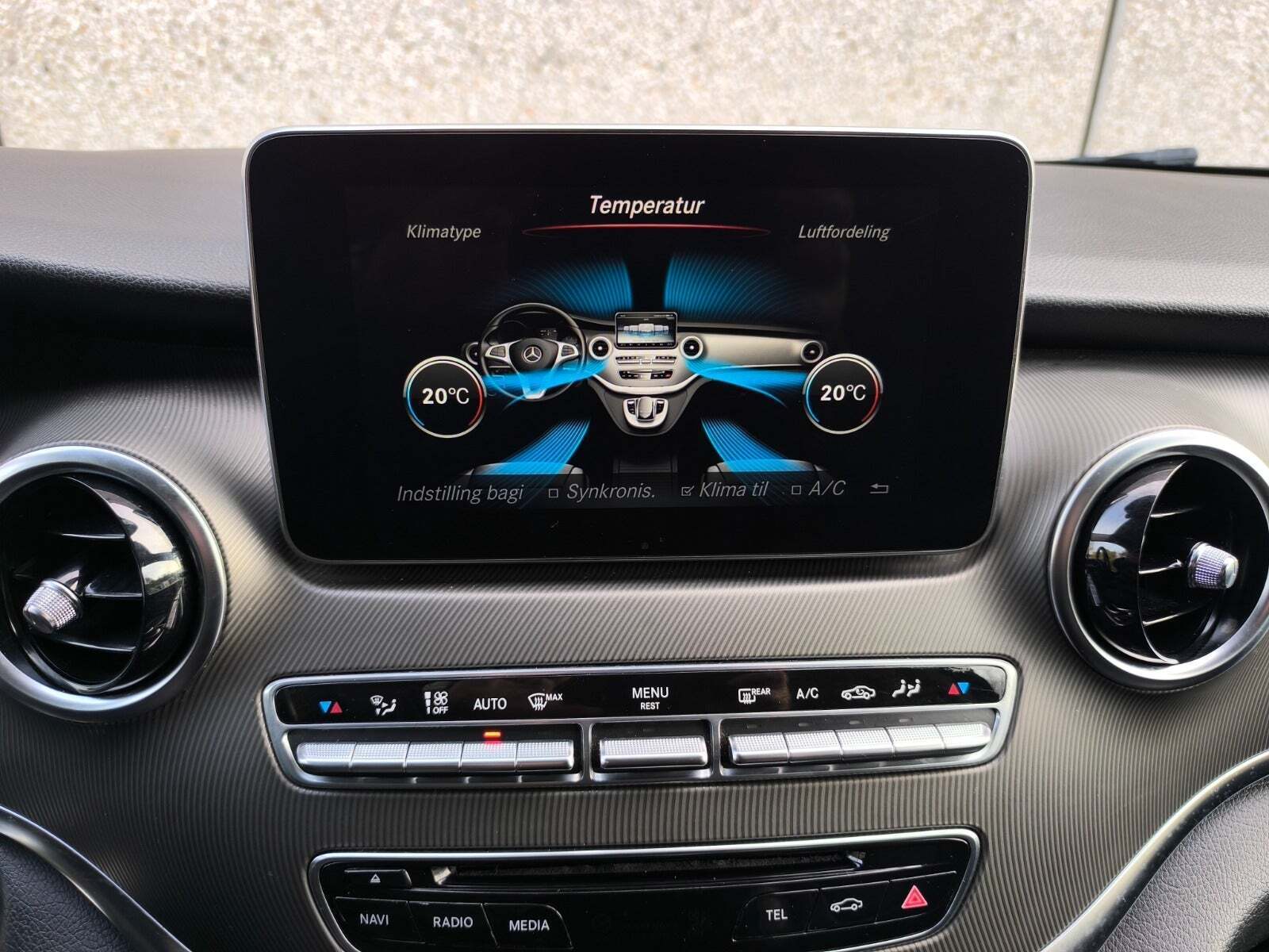 Hvid Mercedes V250 d fra 2014