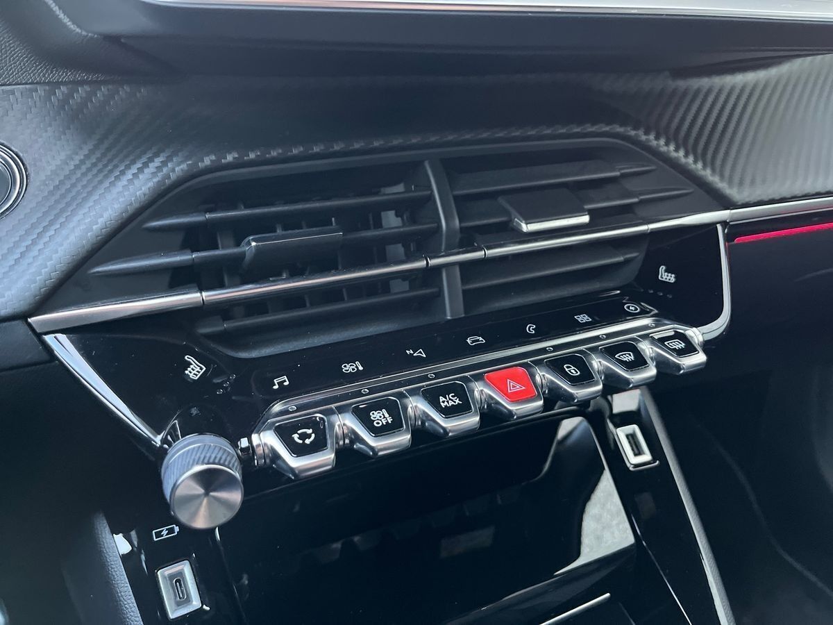 Sort Peugeot e-2008 fra 2022