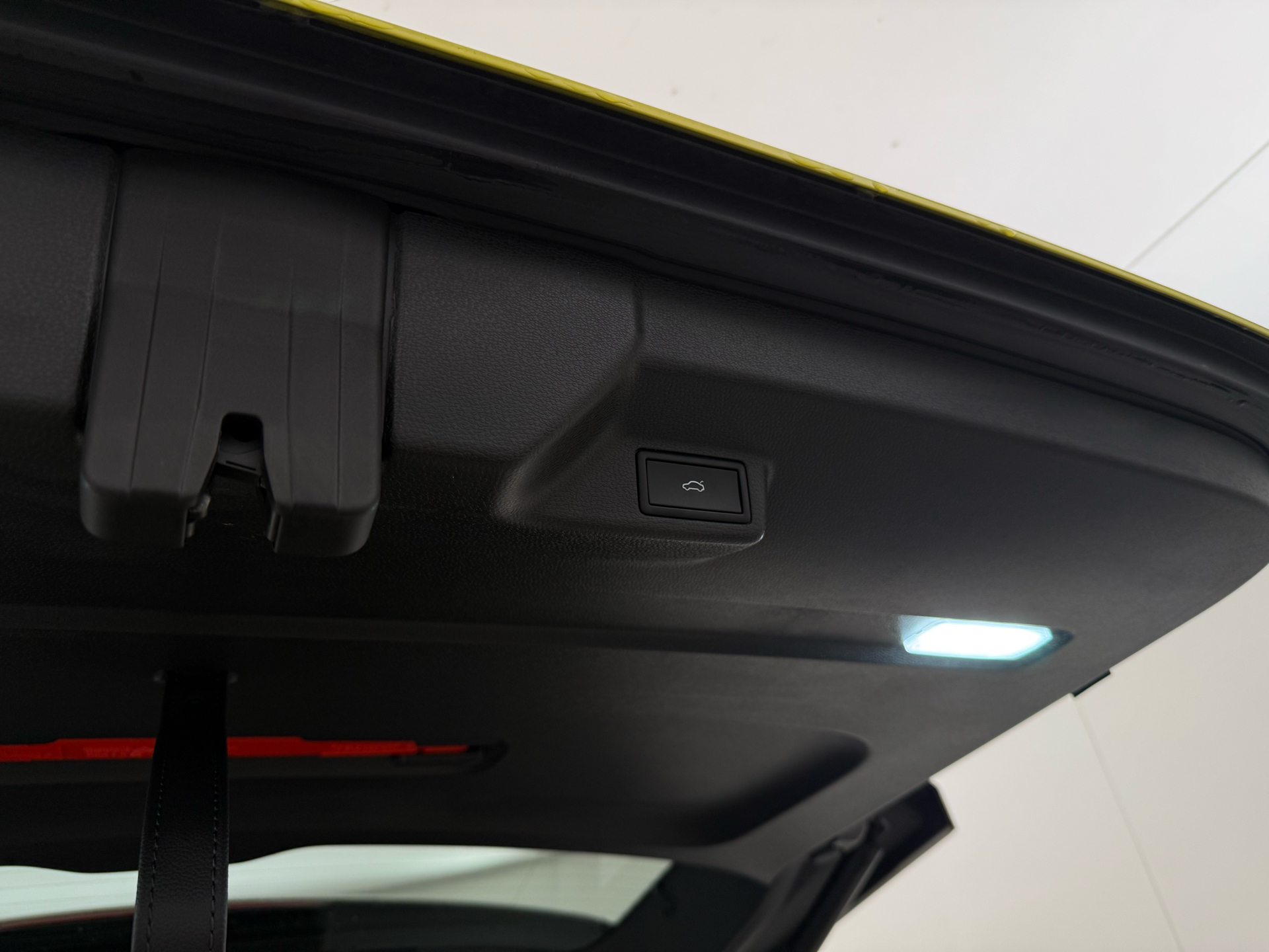 Gul VW ID.Buzz fra 2024