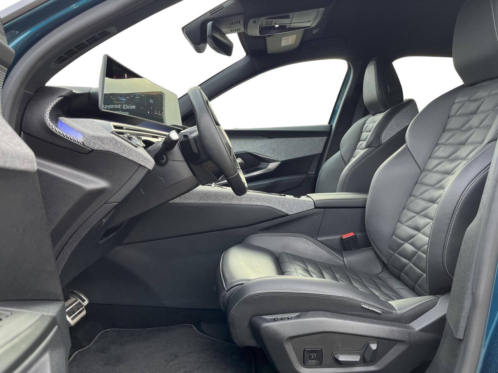 Peugeot e-3008 EL GT 210HK 5d Aut.