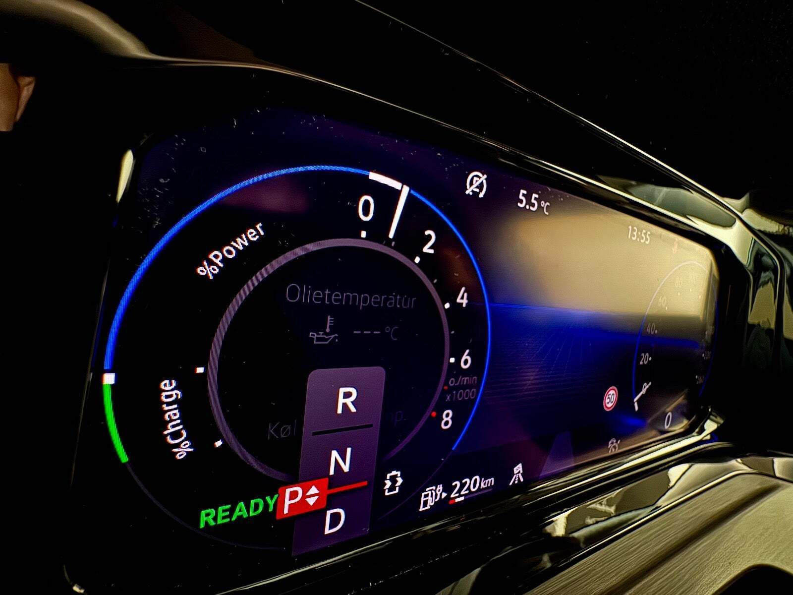 Grå VW Golf VIII fra 2021