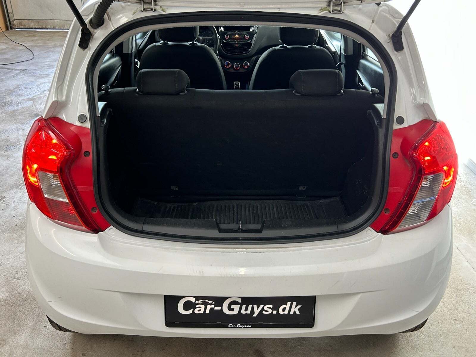 Hvid Opel Karl fra 2016