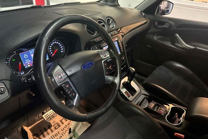 Sølv Ford S-MAX fra 2012