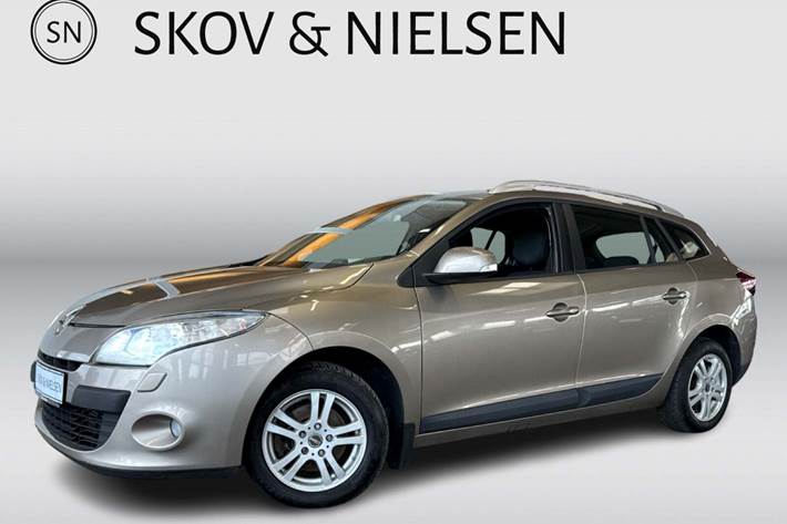 Beige Renault Megane III fra 2011 set udefra