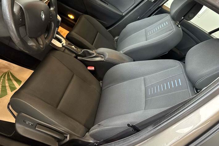 Beige Renault Megane III fra 2011