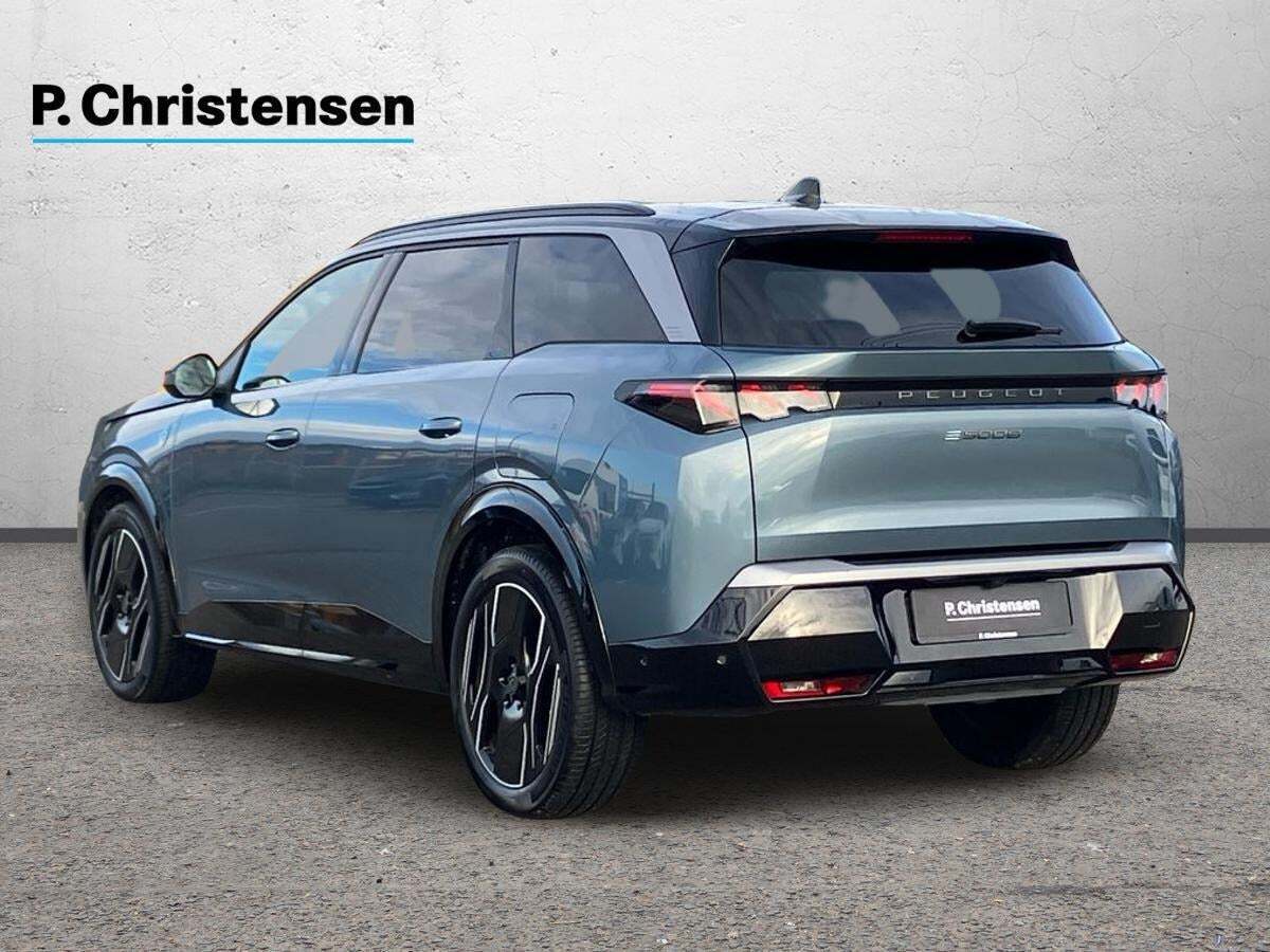 Blå Peugeot e-5008 fra 2024