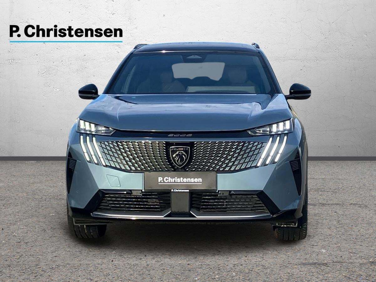 Blå Peugeot e-5008 fra 2024