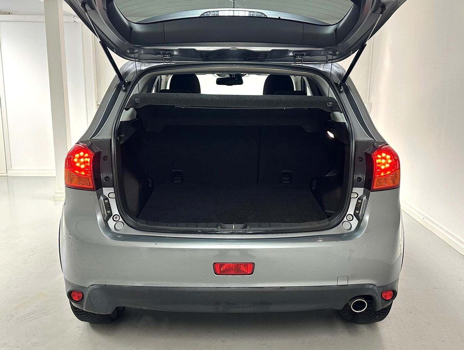 Grå Mitsubishi ASX fra 2015