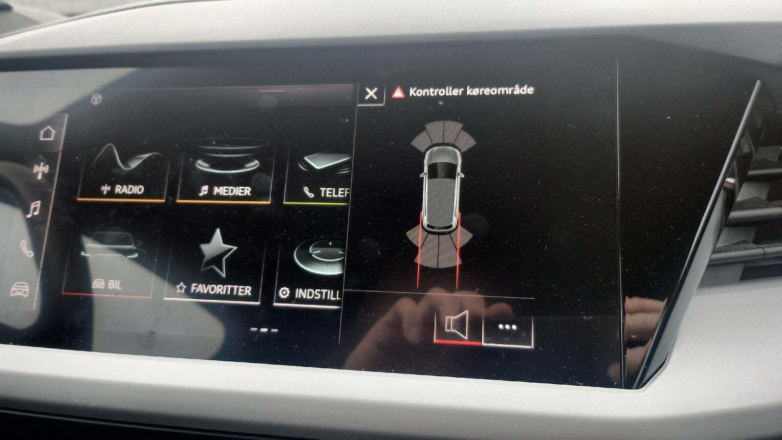 Grå Audi Q4 e-tron fra 2022