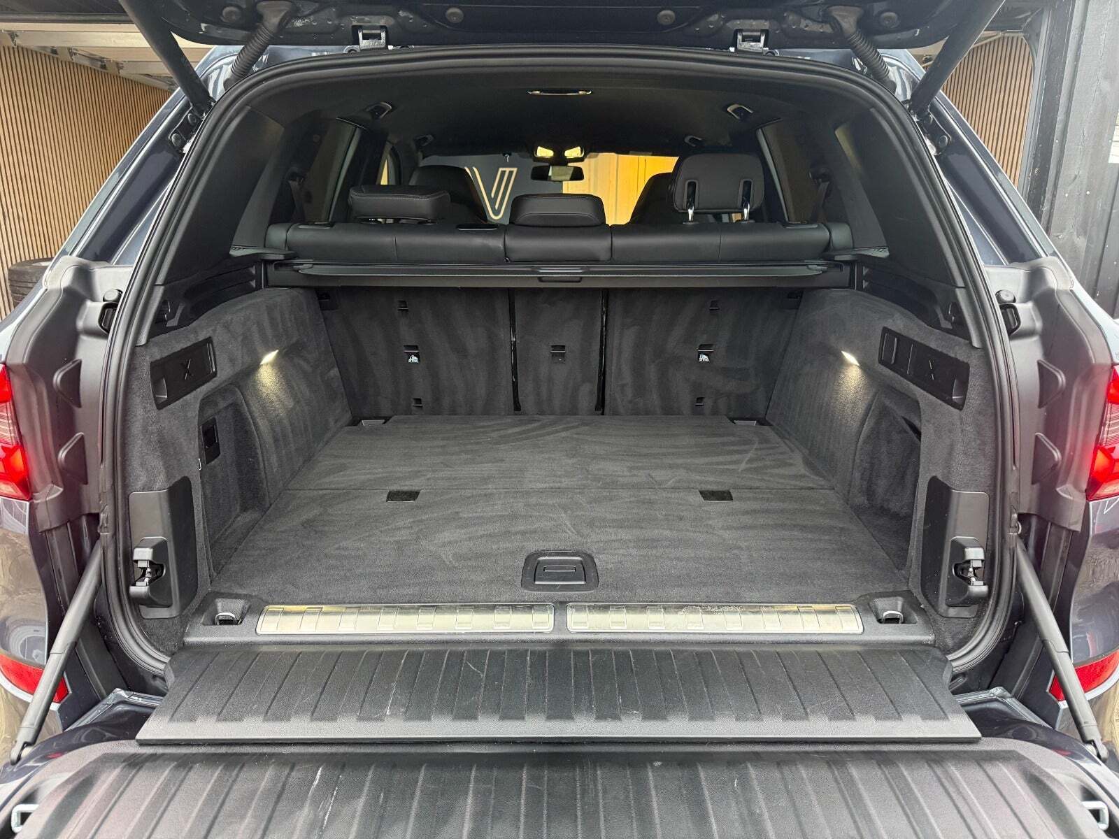 Grå BMW X5 fra 2022