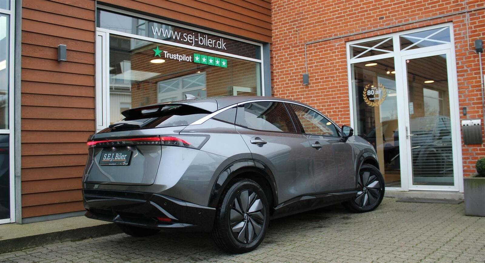 Grå Nissan Ariya fra 2025